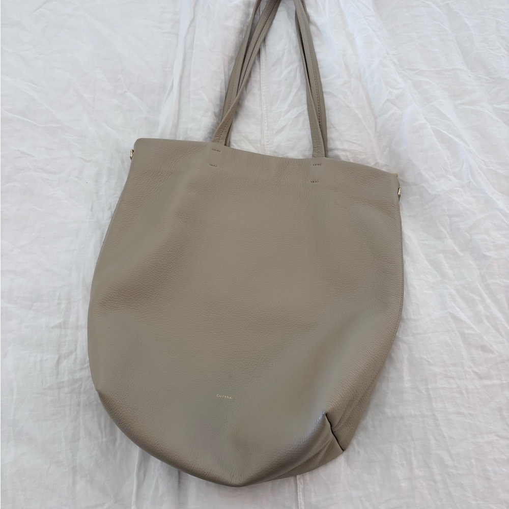 Cuyana Tall Easy Zipper Tote in Pebbled Leather Excellent condition